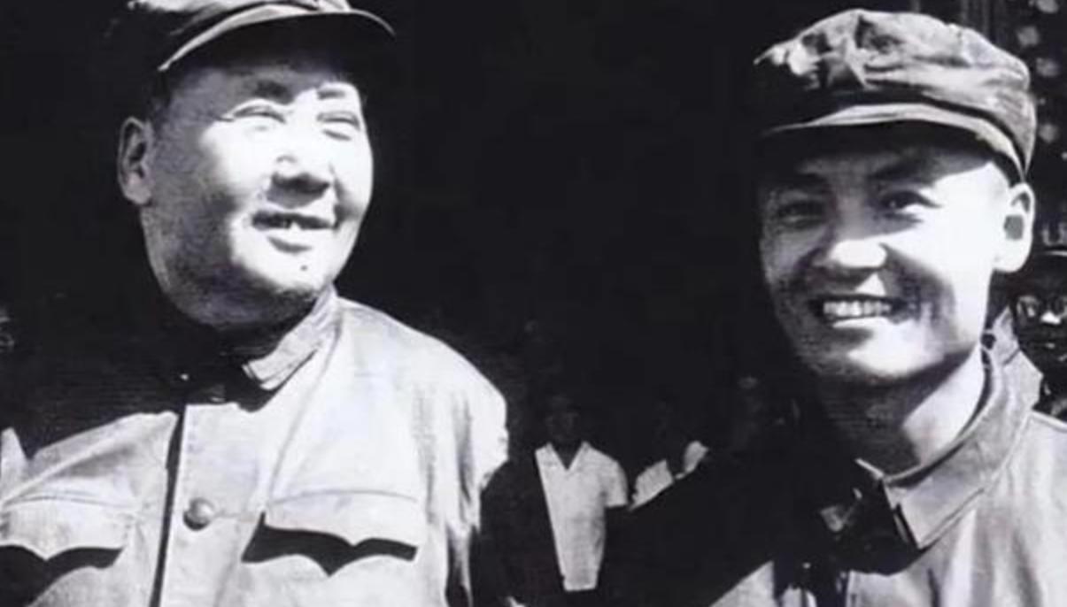 2001年，毛远新开始了自己的退休生活，由于退休前的身份是普通办事员，因此他和绝
