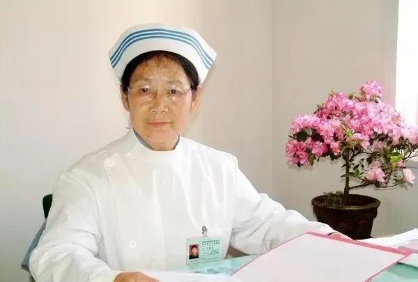 李桂美返聘时，按正高职位月薪上万的，如果正常退休，没有这么多钱。
如果在职职工本