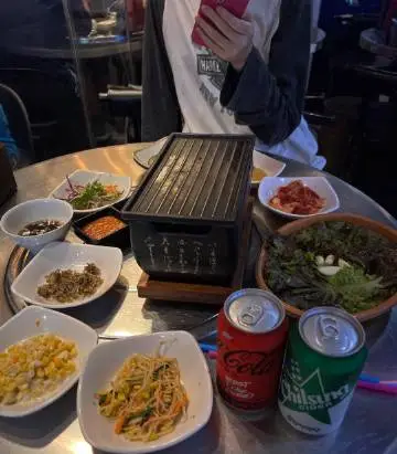 晚上烤肉，牛小排超好吃