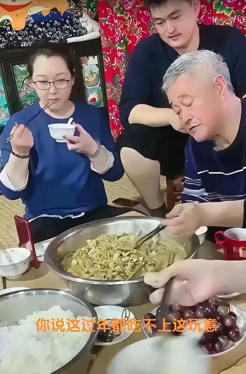 赵本山真是白手起家，成了东北二人转艺术的发扬和传播者。
更是幽默喜剧的传递者。