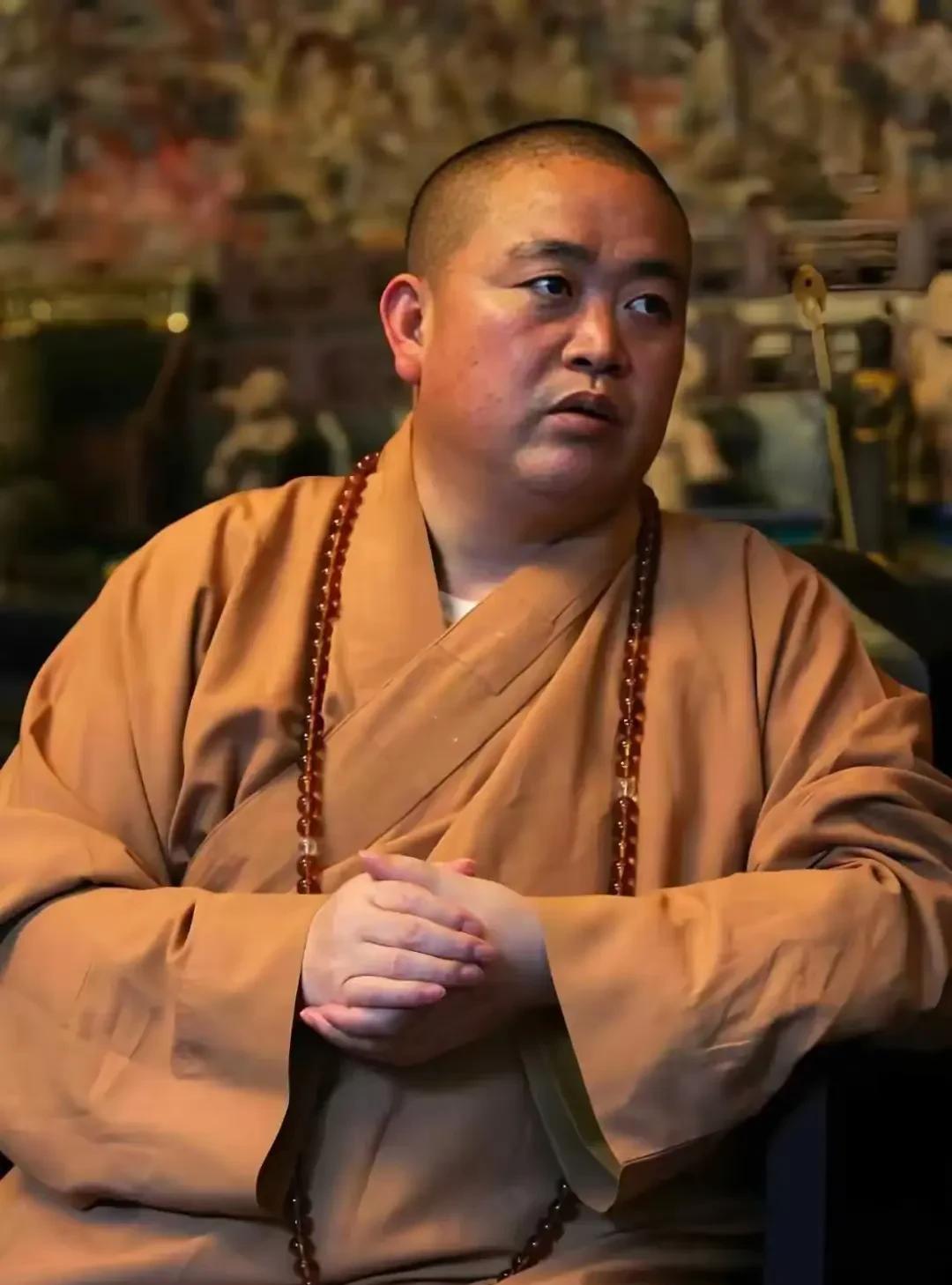 全部被鸠摩智说对了。
少林官方通报，释永信这位“高僧”不但挪用侵占项目资金和寺院