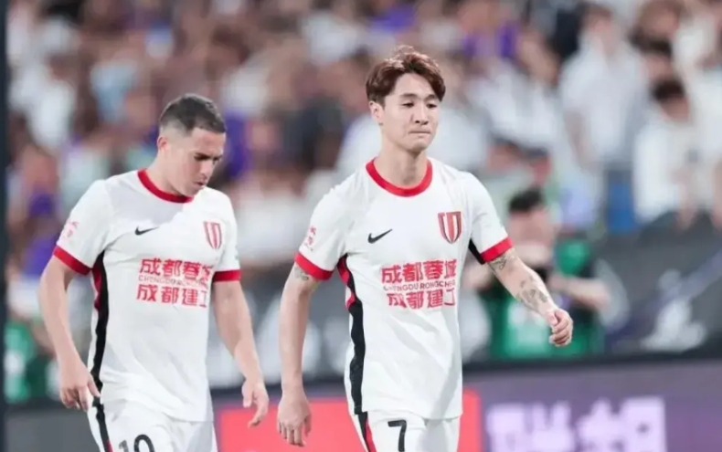 这次肯定要站队韦世豪，还记得去年也是七月的这个时候发生了什么事吗？在美洲杯，哥伦