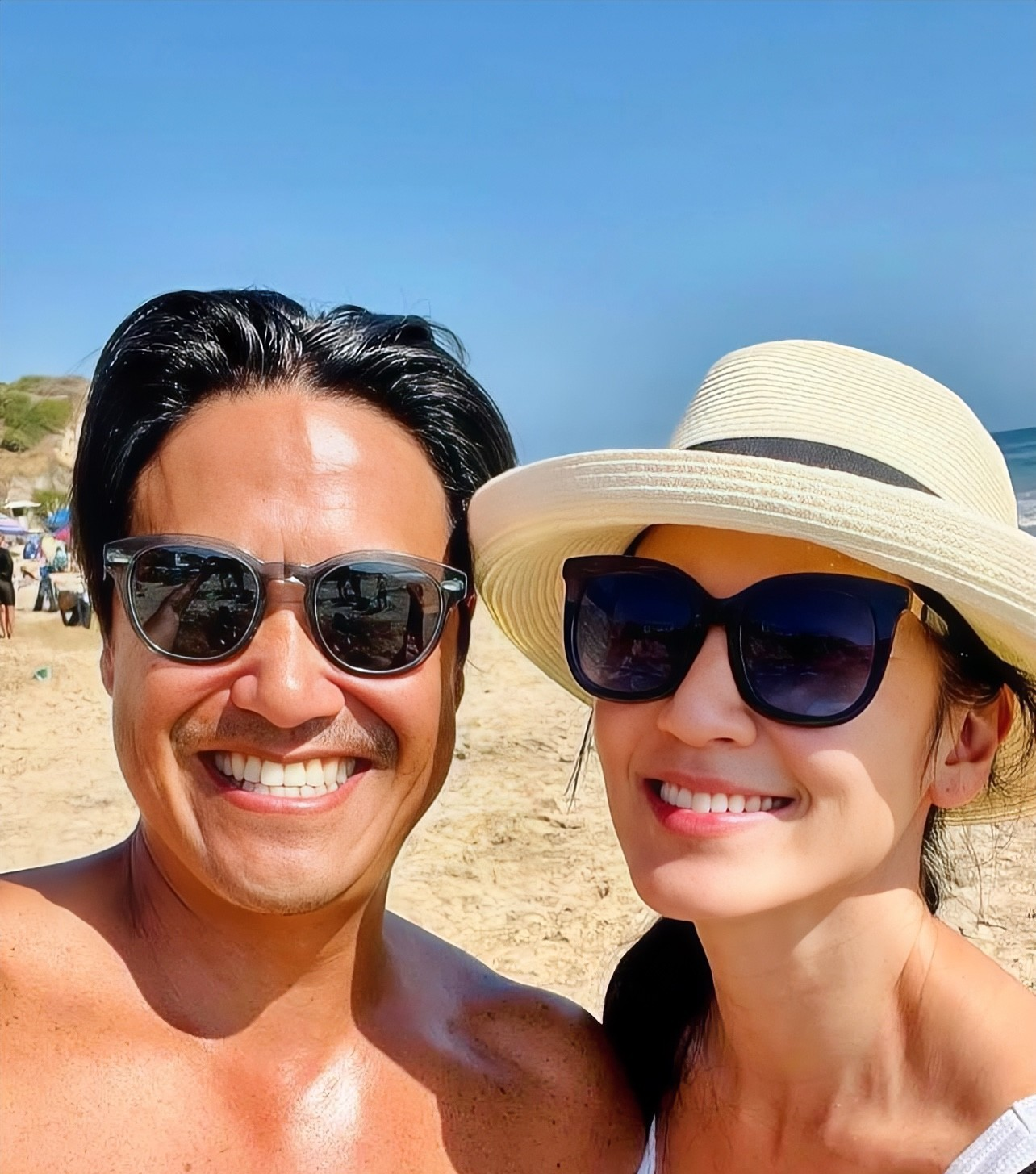 演员林熙蕾近日公开了日常近况；53岁的林熙蕾没有一点老态；与老公郎才女貌；幸福美