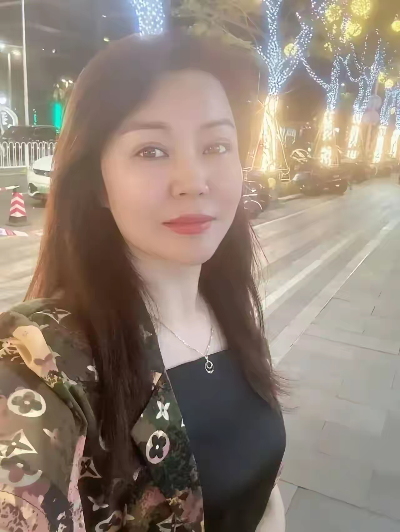 儿子算是白养了啊，真是没想到！我儿子已工作三个月，每月薪资 9600 元。昨天是