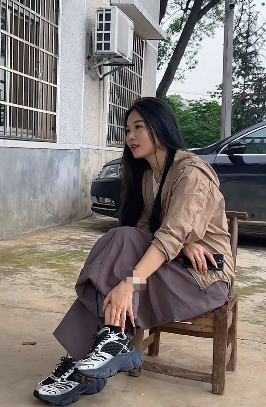 相亲对象，把手指插鞋里是什么意思