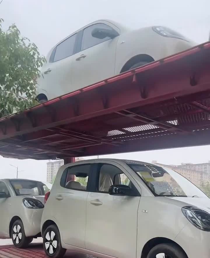 马卡龙4开门的，便宜2万多块钱，包全包落地。
