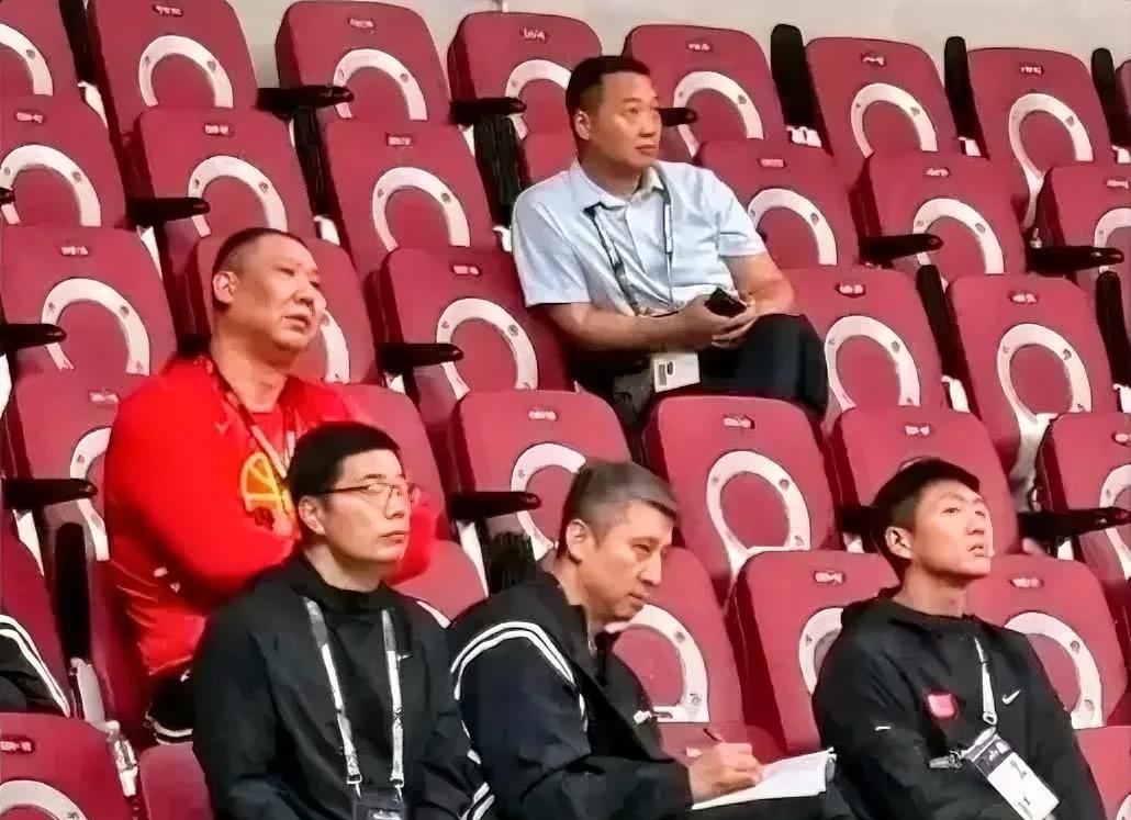 #郭士强重用胡明轩是出于什么考虑#
一、战术体系刚需：1.91米后卫的防守溢价
