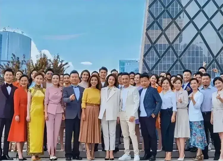 这张照片证明了董卿的地位