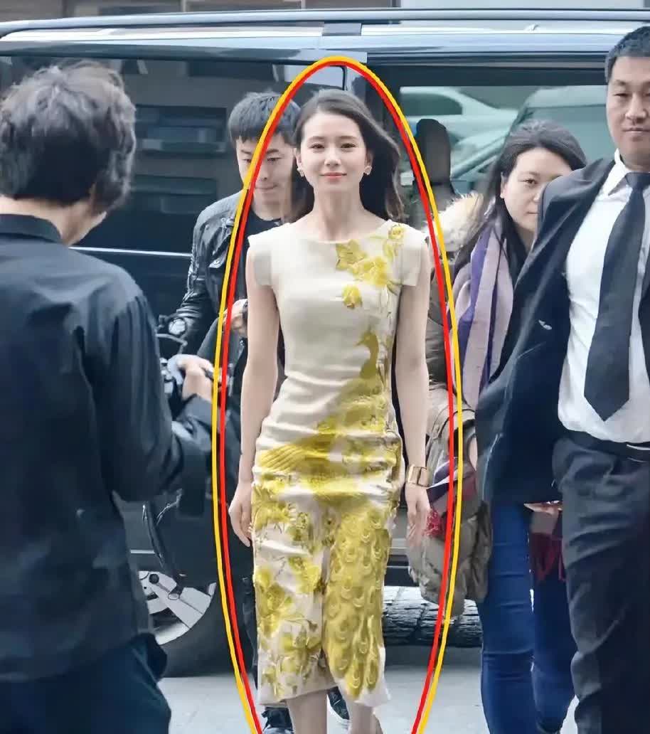 原来,
刘诗诗也没那么上镜啊！
现实比镜头里

美太多了，话说这姐的头发