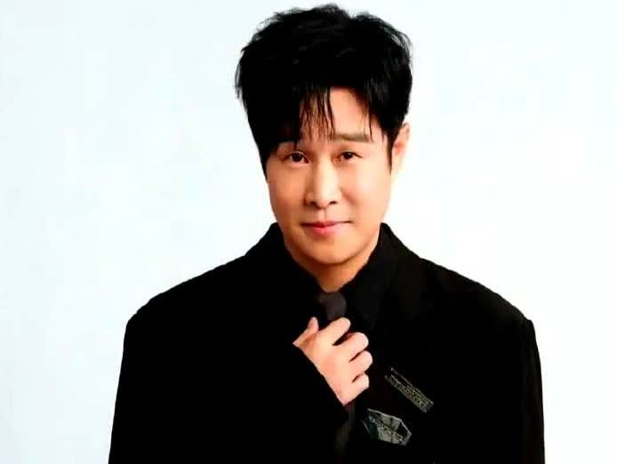 赵本山现在估计心里不是滋味。

他怎么也没想到，

徒弟小沈阳的演唱会会