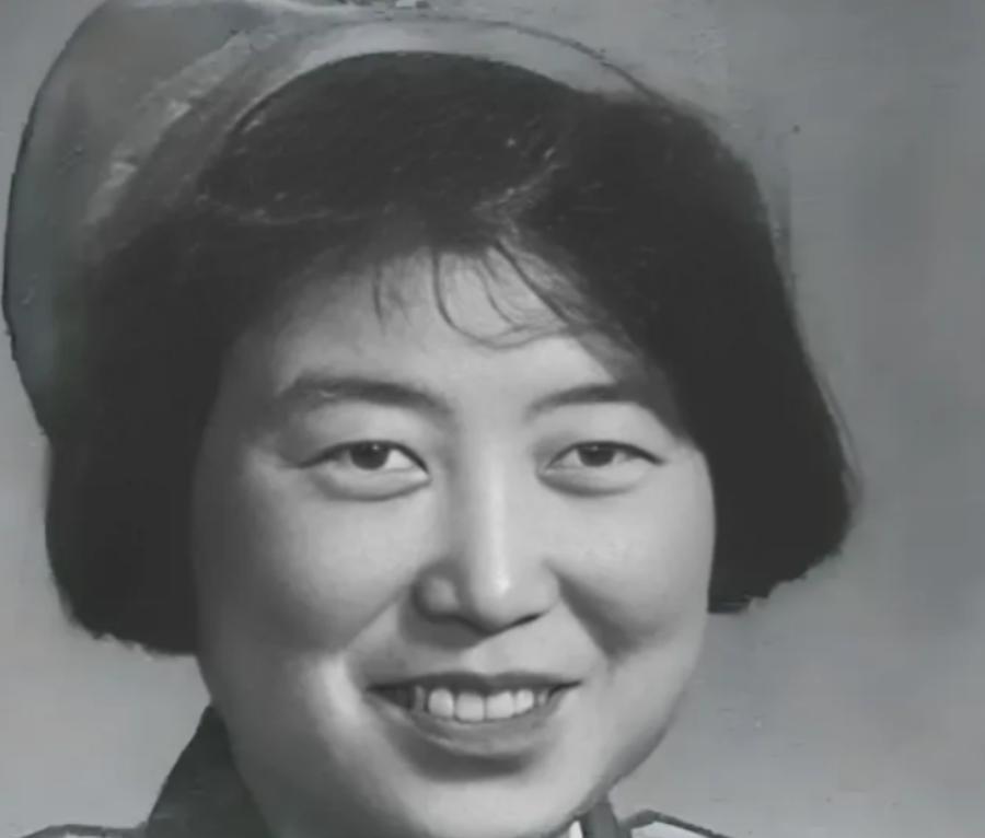 1964年，28岁女飞行员，被派往西北执行绝密任务，谁料，上飞机前，被人一把拉到