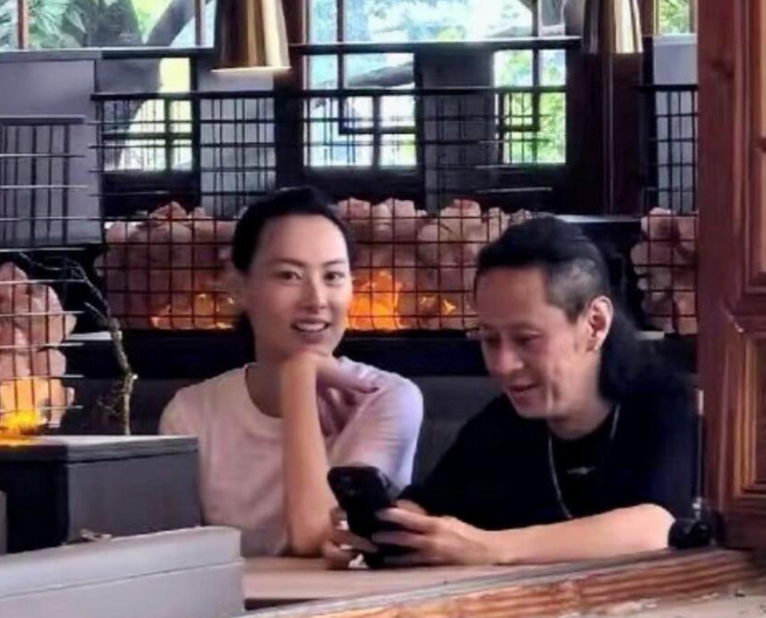我开始理解梁洛施了

为什么会喜欢冯浴柯了

不是他有钱，也不是因为他出名，而是