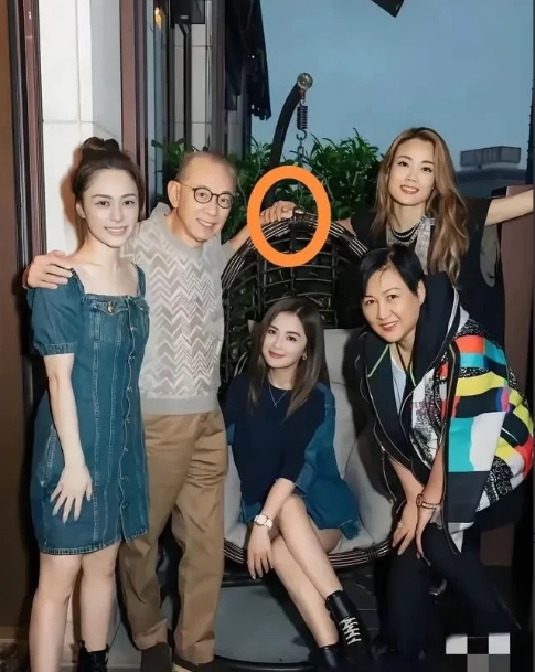 杨受成和容祖儿的关系也太明显，

英皇陷入166亿债务危机，八十多岁的他路都走不