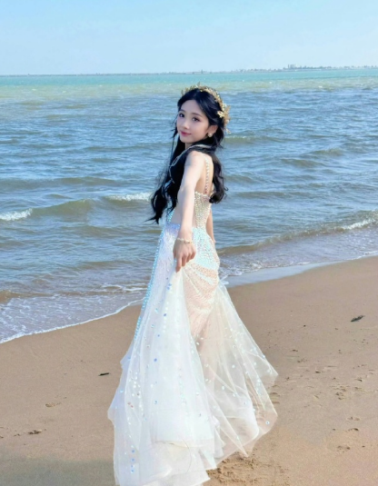 看到辟谣才知道，有人造谣王影璐昨天星光大赏抢座位😅
多诡异的谣言啊…谁在信啊 