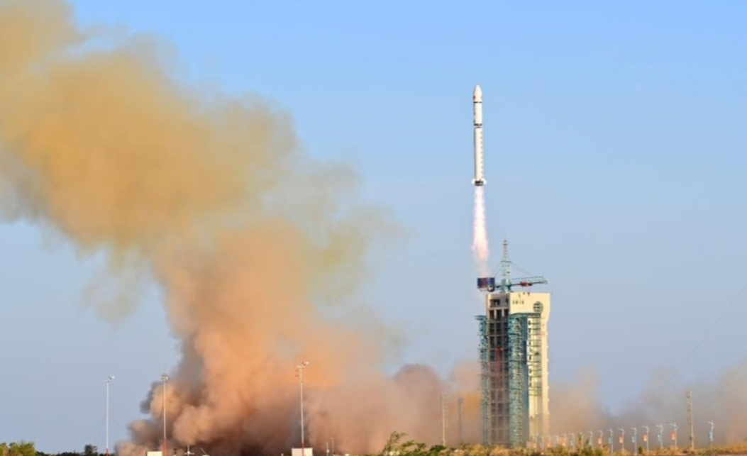 7月29日，甘肃上空一声巨响，美军航母的克星要来了！当天中午，在酒泉卫星发射中心