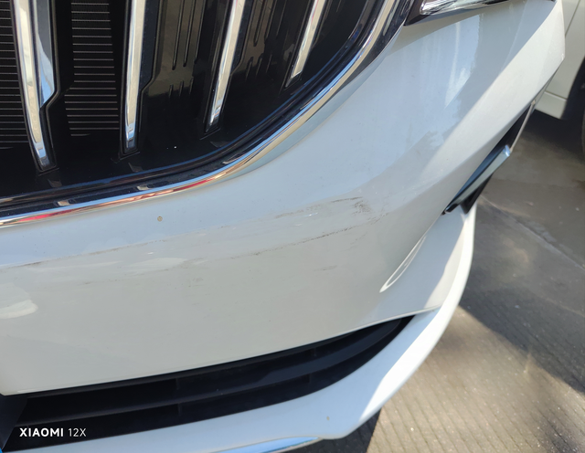 刚提车一个星期，就被人刮了前面，不知道谁刮呢，只能自认倒霉了