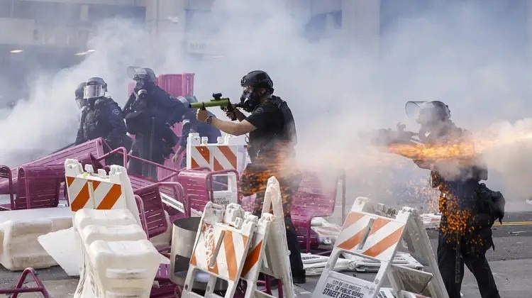 美国各地都要乱套了











好家伙，美国这是要翻天啊！洛杉矶街头都