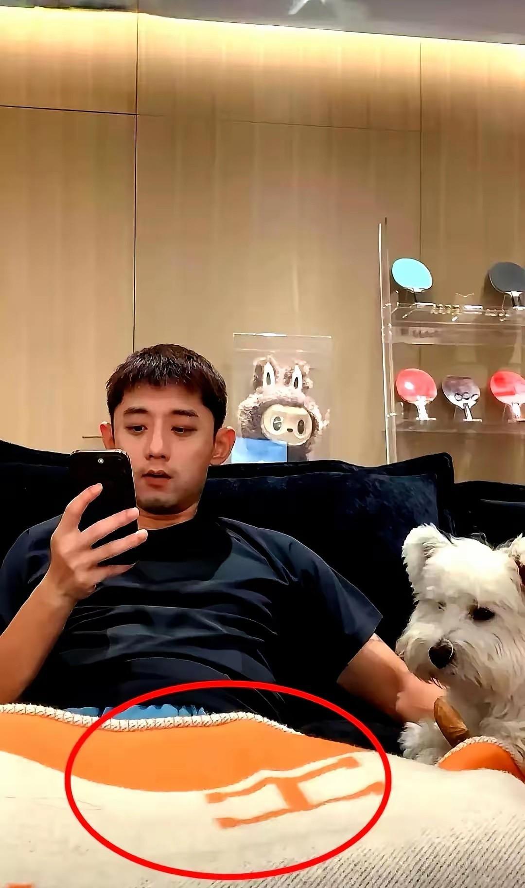 张继科昨晚直播又炸场子了！
这位哥操着球拍直接开怼：“国家队某些人就是盲目自信，