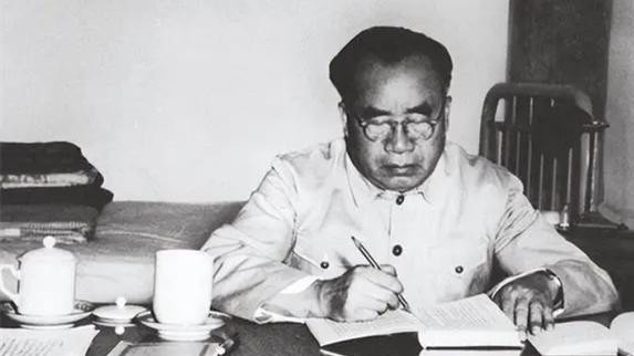 1950年地主家搜出一张借条，落款人是“朱德”，朱德：接他来北京