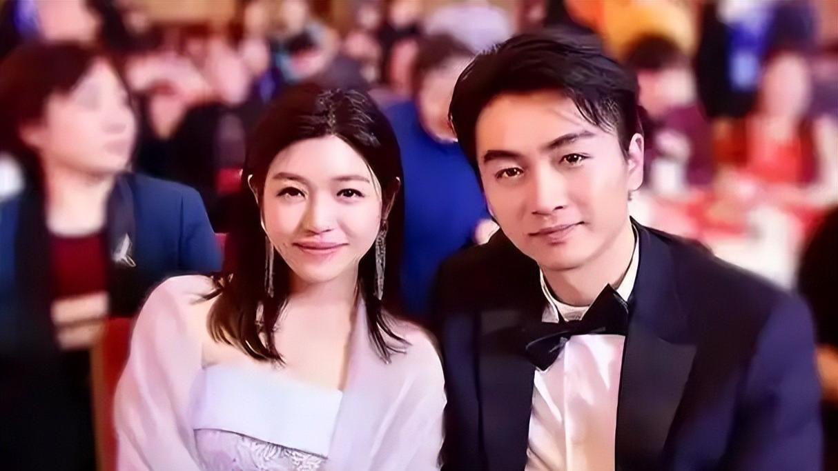 陈晓离婚9个月现身，瘦到脱相眼神涣散