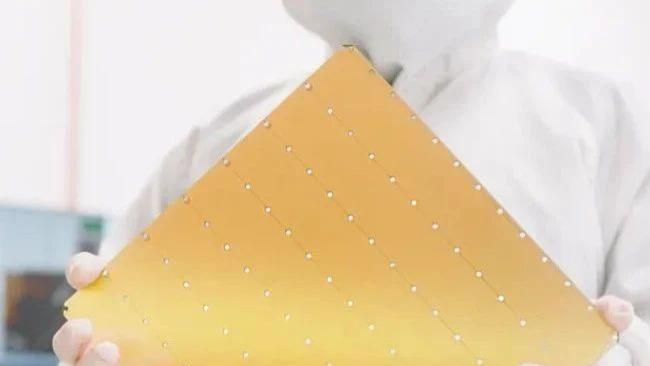 减少对英伟达依赖！OpenAI推出首款采用Cerebras芯片的新模型