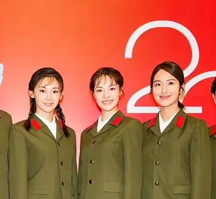 《芳华》三女主
苗苗：混得最差吧，但好在嫁对人，过着相夫教子的日子。

钟