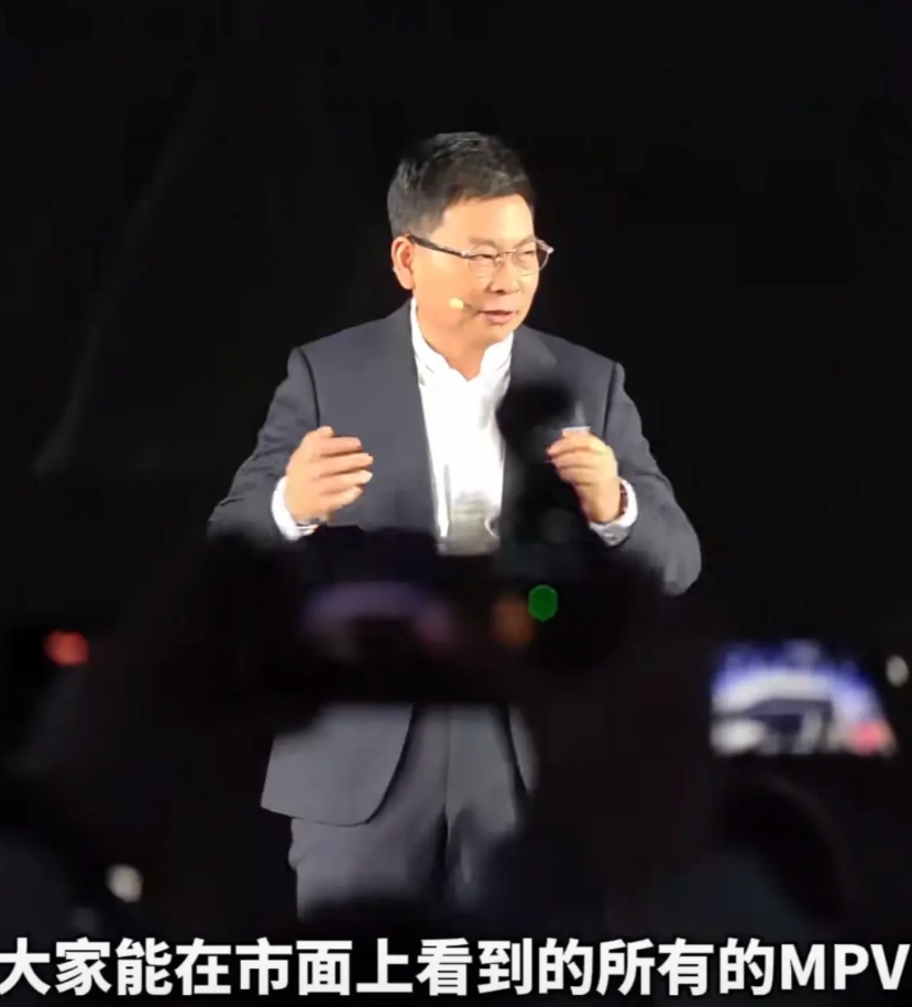 余承东又不谦虚了，表示鸿蒙智行首款旗舰MPV即将亮相，这款产品上市后，应该能够超