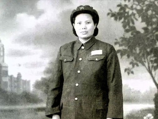 51年洪学智妻子寻女无果，到老乡家歇脚，不经意的交谈间，妇人突然惊呼：“是你啊！