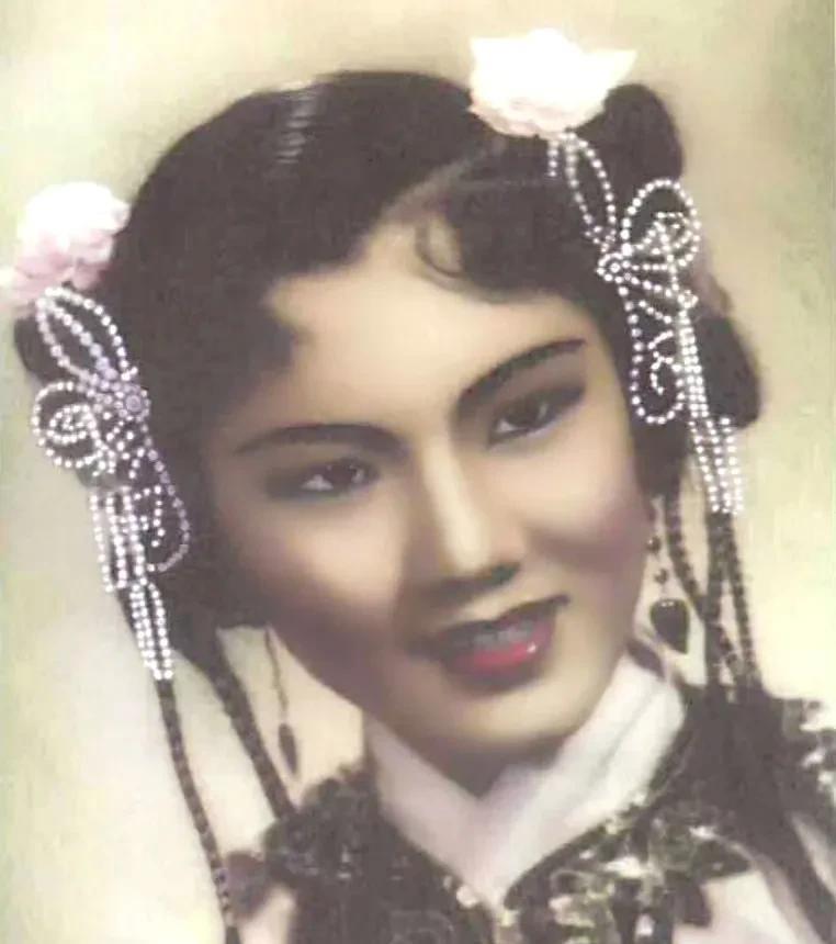 有网友说，浙江小百花越剧团的“吕派”花旦陈辉玲很像这个时期的吕瑞英老师，大家认为