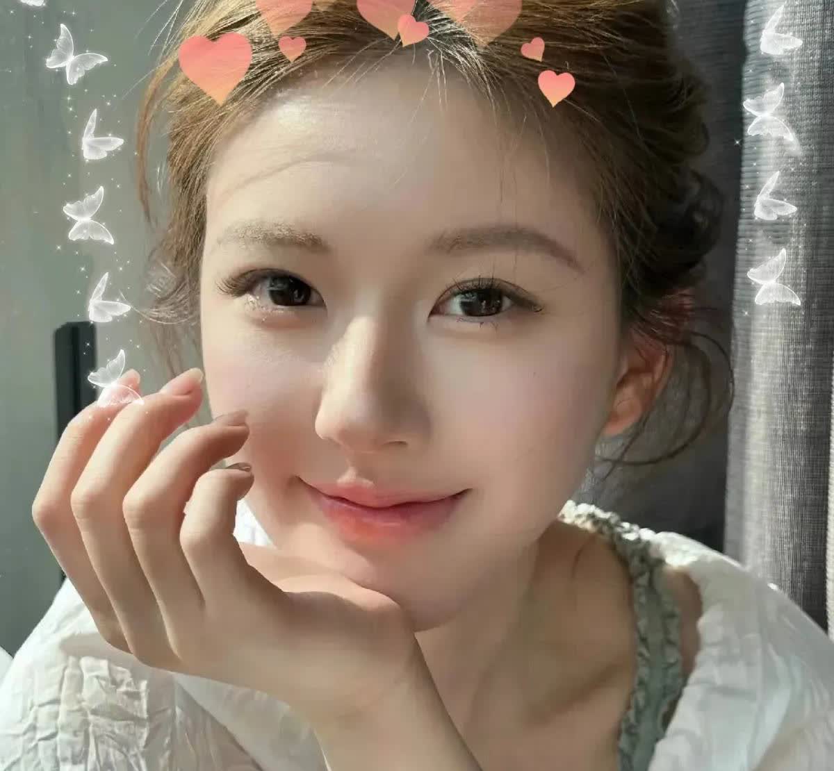 终于明白赵露思为啥不结婚！
不是没人馋她身子，
而是她今年才 26 岁的年龄