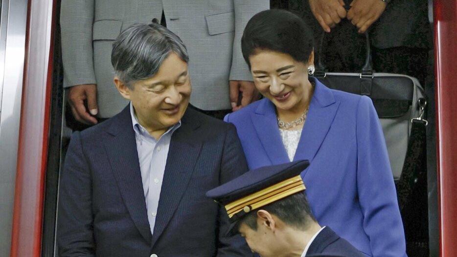 最高级的狗粮！天皇藏在每个眼神里的爱，诠释皇室最深情的守护