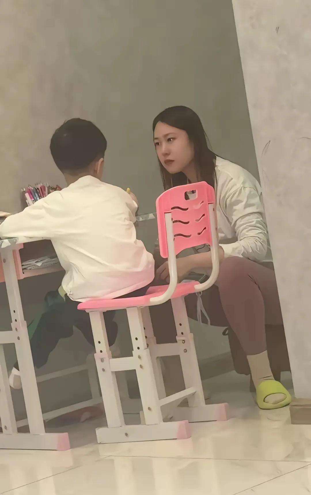 这时候突然看向你，怎么办？