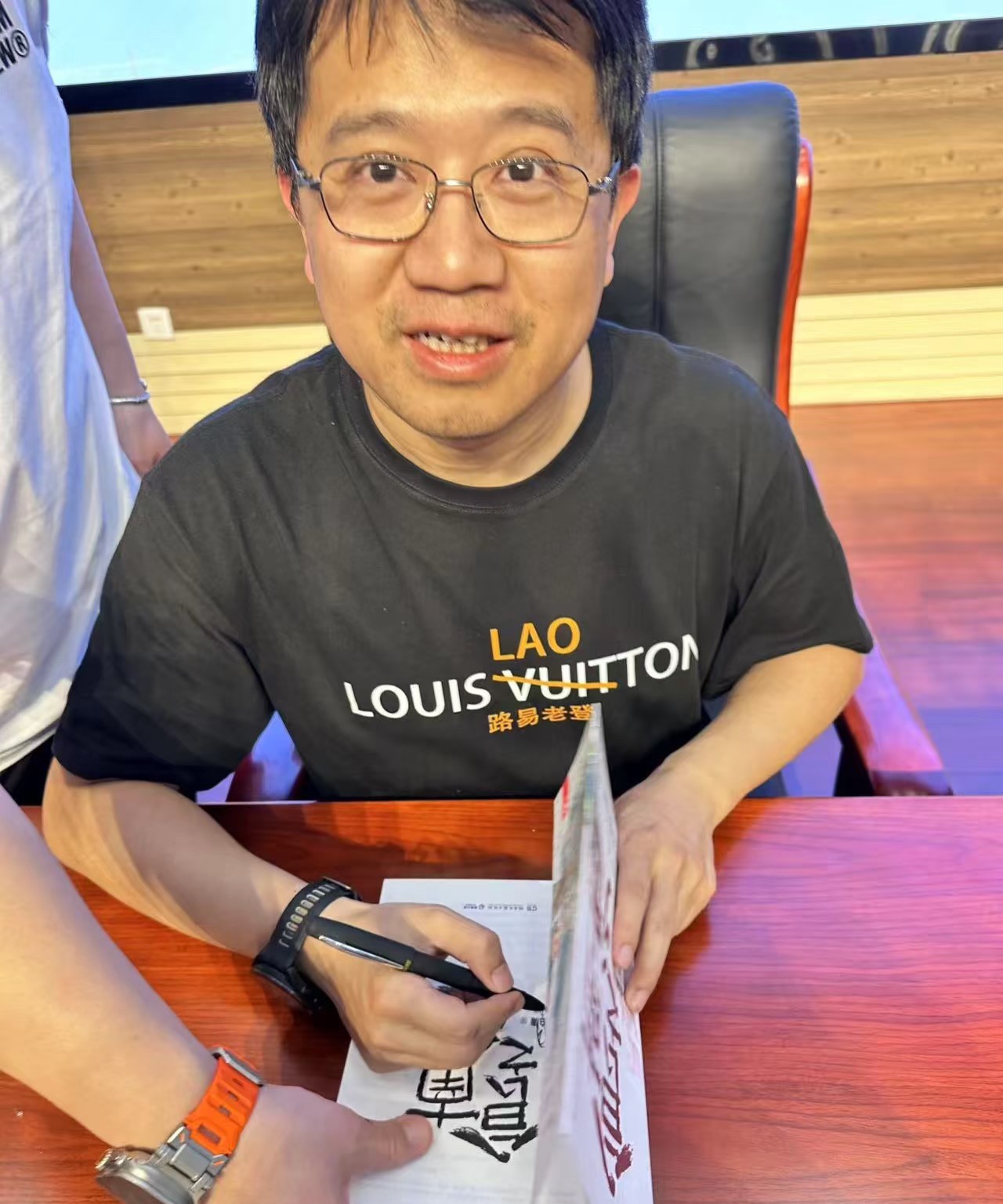 只有马伯庸这样的天才
才能写出《长安的荔枝》这样有脑洞的小说！

他说写这本