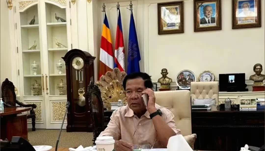 洪森已经快愁坏
愁的睡不着觉，在办公室加班时困了就小眯一会。饿了吃一点饼干，渴