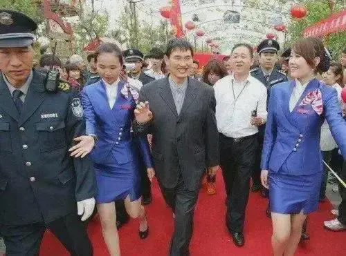 中国如果没有朱之文这颗闪光的世界歌唱巨星典型，就没有今天的娱乐活跃腾飞的发展进步