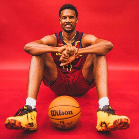 火箭小胜骑士队，莫布里18分6篮板表现不佳，罚球更是离谱。申京在38分钟的出场时