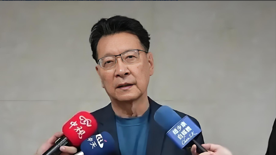 面对美国要抢走台湾一半芯片产业的勒索，赵少康向大陆发出了质问：“你们为什么不出来