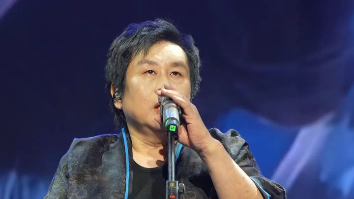 25厘米的鸿沟！郑智化“连滚带爬”进飞机，深圳机场深夜回应