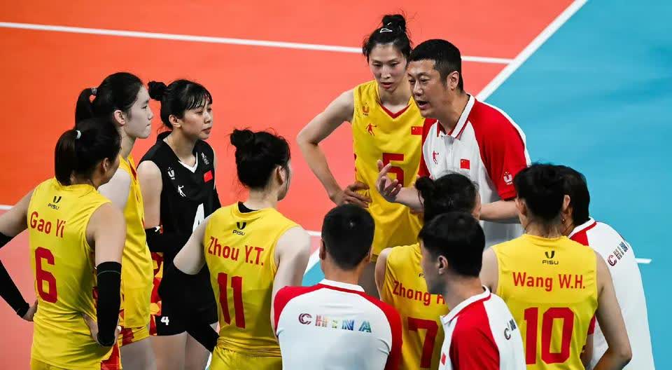 中国女排4.10号第一批集训19人大名单出炉，憋了大半天，主教练赵勇，还出了这样