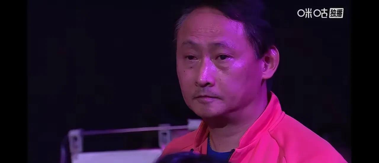 张本父亲这几天可谓是悲喜两重天，
喜的是自己经过多年的培养，
一对儿女，张本智和