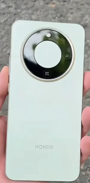 我觉得荣耀目前还要调整一下产品线，不要拘泥于形式！

比如X70，完全可以增加X