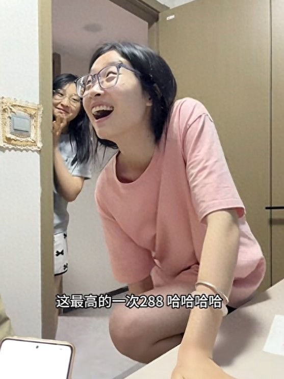 高考288分全家欢呼后续，女孩哭成泪人，中考成绩也被扒出。