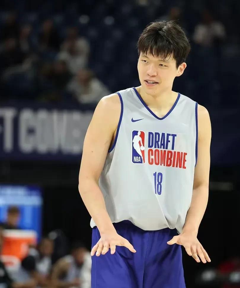 绝对首轮，杨瀚森完成两支球队试训！
杨瀚森目前完成了两支球队的试训，效果相当不错