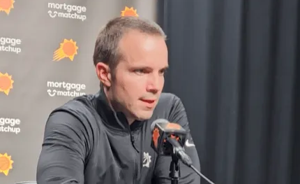 NBA常规赛，太阳107-118不敌勇士。赛后，太阳主帅乔丹-奥特接受了采访，谈