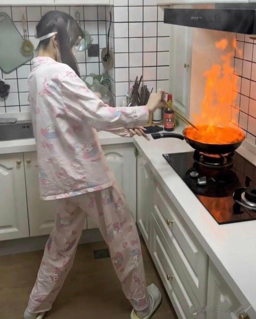 猜猜我女朋友是在做什么实验？