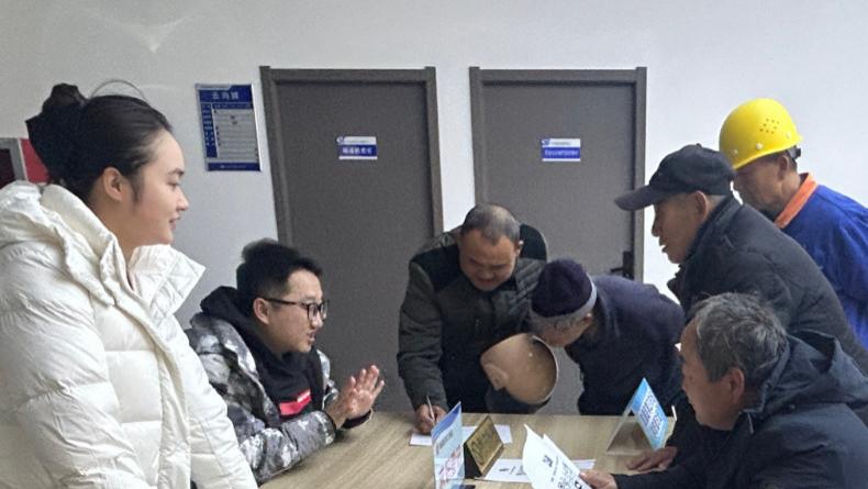 打好“八场硬仗” 深化六个改革 | 临潼区零工驿站举办求职面对面专场活动