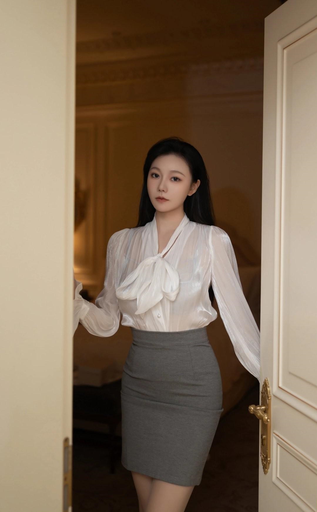美女模特安然，超级温柔的职场穿搭！