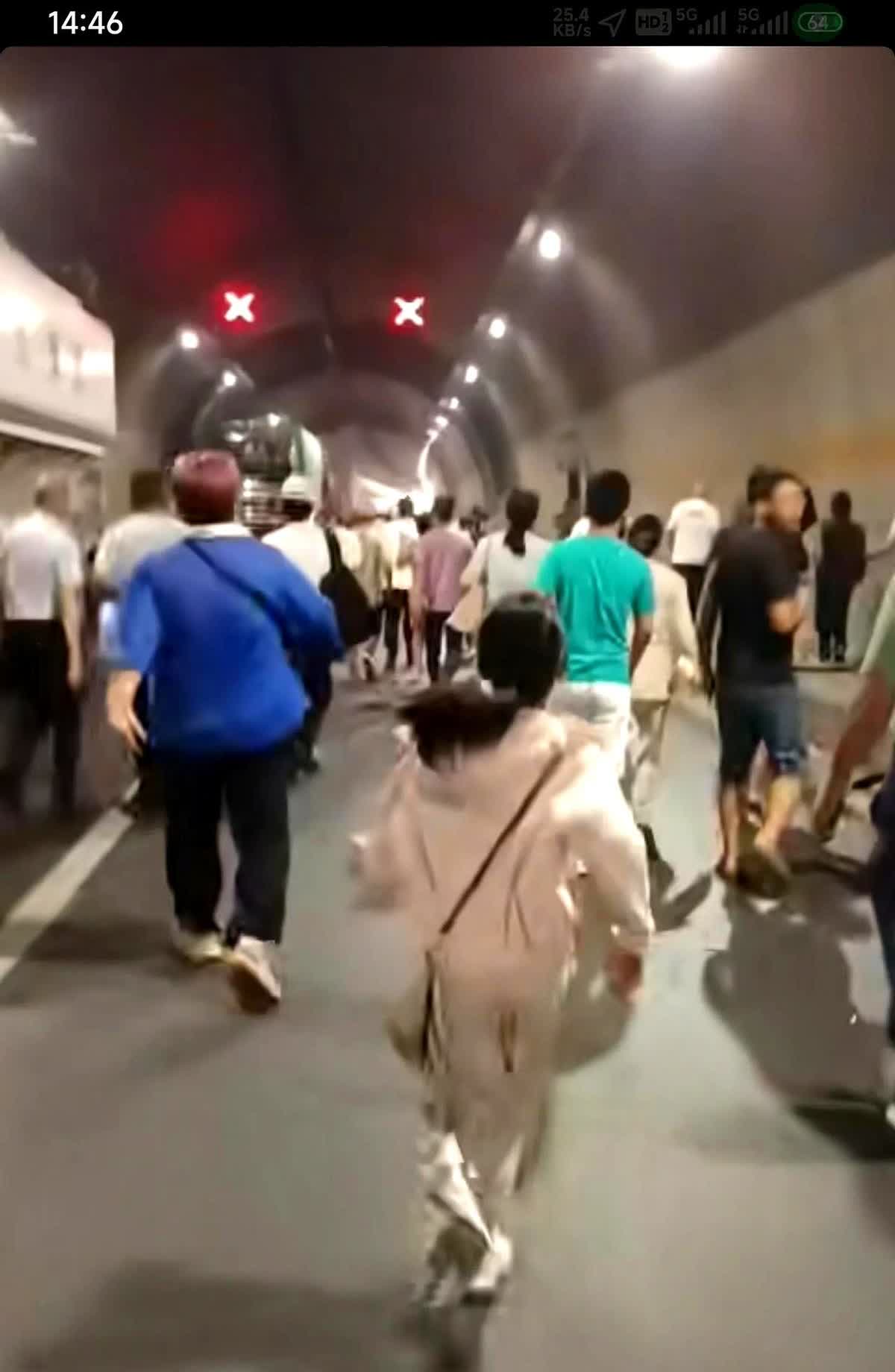 四川云顶山隧道车祸现场详细曝光！

根据现场逃生群众的描述：6月7号早上8点