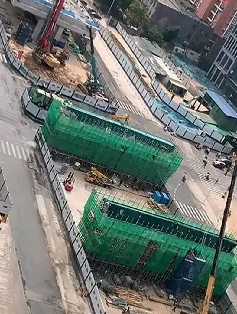 最近走在石家庄和平路，东延段变化太惊人，真是一天一个样！和平路高架桥东延项目正如