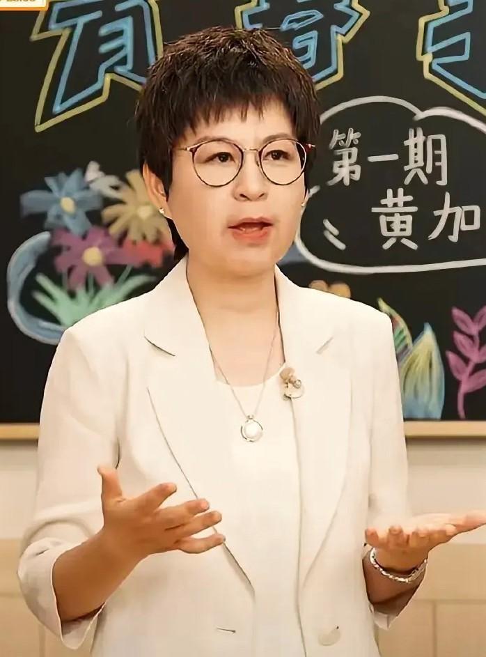 董宇辉是不是在冒险？把直播间全权交给黄加佳，任由其独自一人直播。
其实吧！可以把